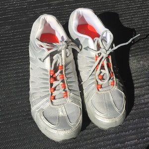 Sport shoes